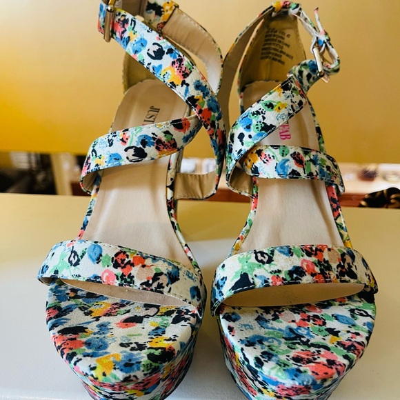 🌺 Floral patterned JUSTFAB heeled sandals - Picture 2 of 4